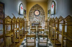 Οι Ελληνες Μασόνοι διέγραψαν την “ψυχολόγο” της Καρολάιν