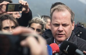 Σύγκρουση τρένων στα Τέμπη: Παραιτήθηκε ο υπουργός Μεταφορών Κώστας Καραμανλής