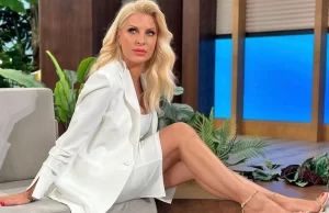 Μενεγάκη: Αποθεώθηκε η total white εμφάνισή της – «Θαμπώθηκα! Λάμπεις! Είσαι η σέξι ψυχοθεραπεύτρια»
