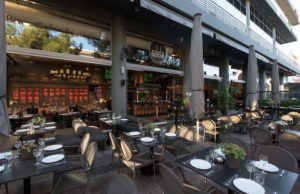 Πώς άλλαξε χέρια το μεγάλο ακίνητο του «Soleto» σε ένα από τα πιο εμπορικά σημεία της Γλυφάδας