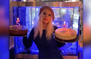 Αννίτα Πάνια: Έγινε 53 και το γιόρτασε με τον Νίκο Καρβέλα και τον γιο τους – Δείτε φωτογραφίες