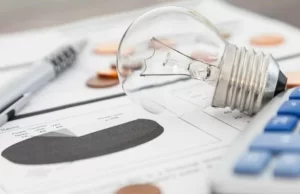 Λογαριασμοί ρεύματος: Μπαράζ προσφορών και δώρων από τους παρόχους – Τι να προσέχουν οι καταναλωτές