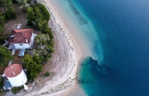 Σεισμός στην Αταλάντη: «Βυθίστηκε» παραλία της Βόρειας Εύβοιας – Εντυπωσιακές φωτογραφίες