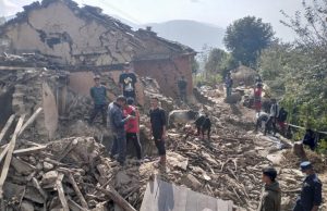 Σεισμός στο Νεπάλ: Τουλάχιστον 128 νεκροί από την ισχυρή δόνηση των 6,4 Ρίχτερ