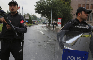Κωνσταντινούπολη: Ένοπλη επίθεση στο Δικαστικό Μέγαρο – Δύο νεκροί
